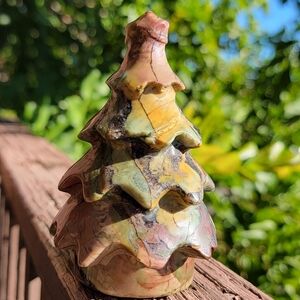 NEW 4.2" - 372g UV-REACTIVE VOLCANO AGATE CHRISTMAS TREE